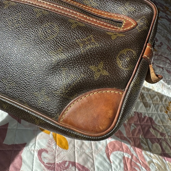 Authentic vintage LOUIS VUITTON
Monogram Pochette Marly Dragonne - Picture 10 of 17